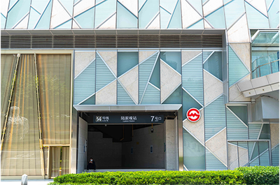 上海市国金中心配合地铁14号线东立面首层幕墙施工改造工程